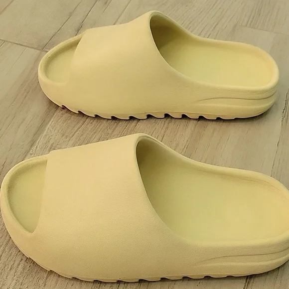 Adidas Yeezy Slide Bone - Picture 2 of 10